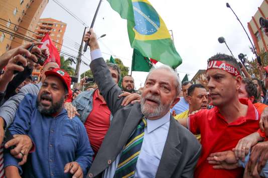 Sondagem. Lula ganha a todos na corrida às presidenciais de 2018