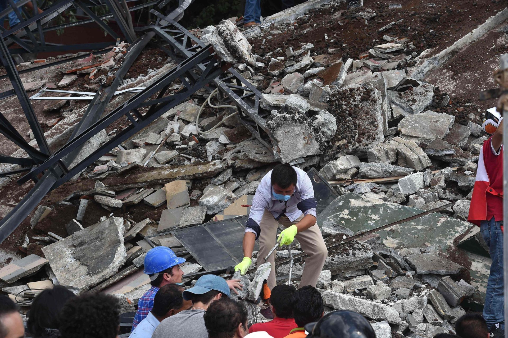 Sismo de magnitude 7,1 faz pelo menos 225 mortos no México