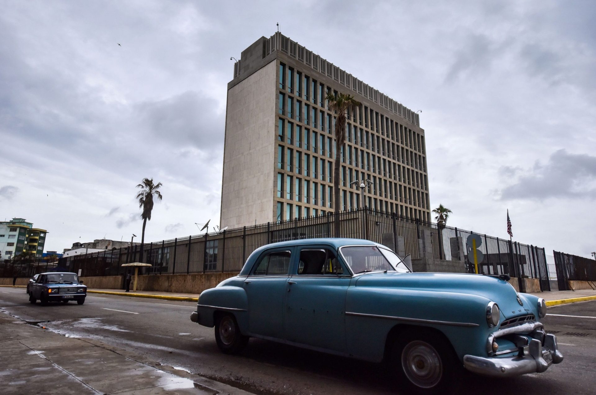 EUA ordenam saída de maioria dos funcionários em Cuba
