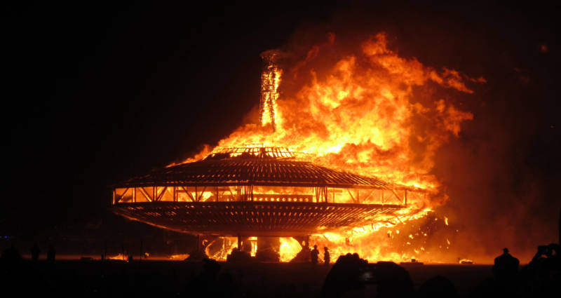 Homem morre imolado nas chamas do Burning Man