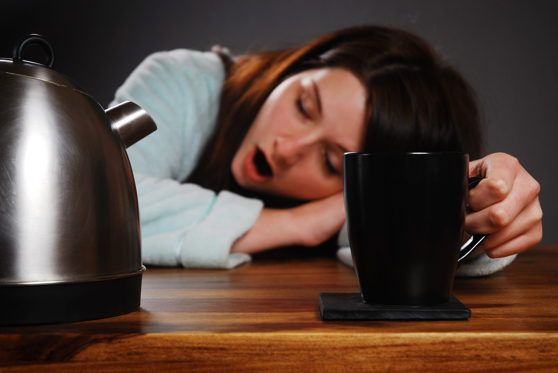 Seis alimentos que interferem com o sono