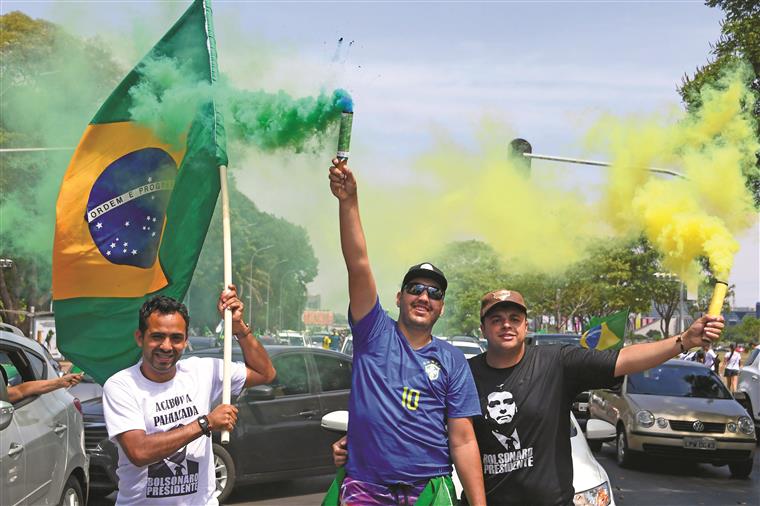 Nas ruas brasileiras marcha-se, no Nordeste promete-se para conquistar votos