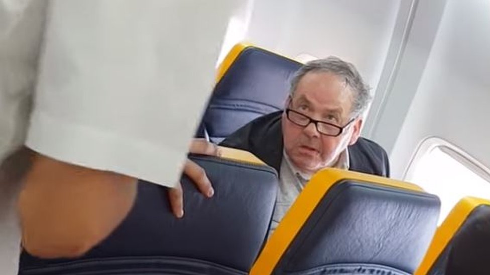 Homem quebra silêncio após a polémica no voo da Ryanair: “Eu não sou racista”