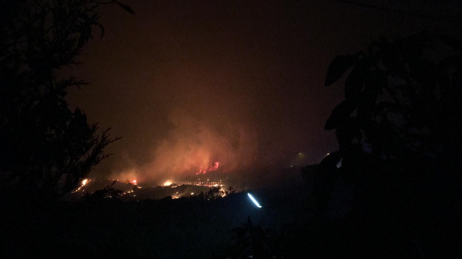 Incêndio de grandes proporções em Sintra obriga à evacuação de três localidades