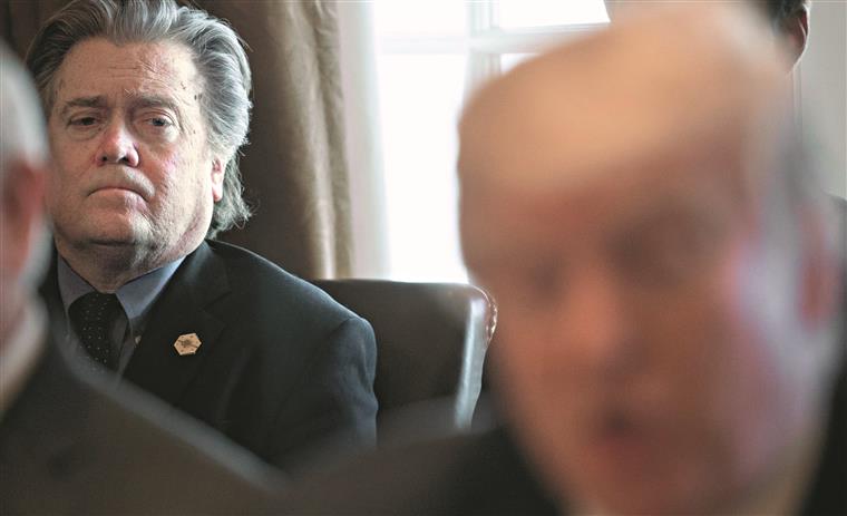 EUA. Steve Bannon abandona Breitbart News