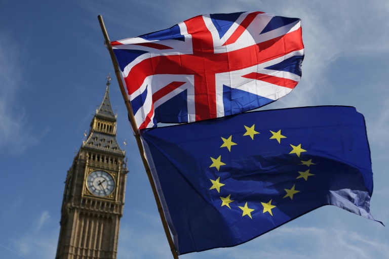 Governo britânico aprova acordo para Brexit