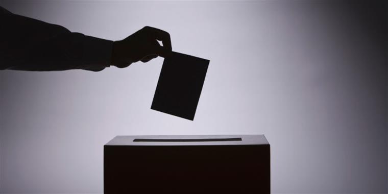 Checos votam alinhamento com Moscovo ou “regresso” a Bruxelas