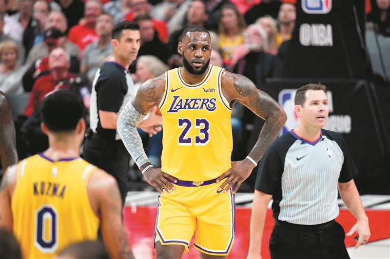 NBA. Lakers levam “pisão” em Denver, LeBron muito apagado