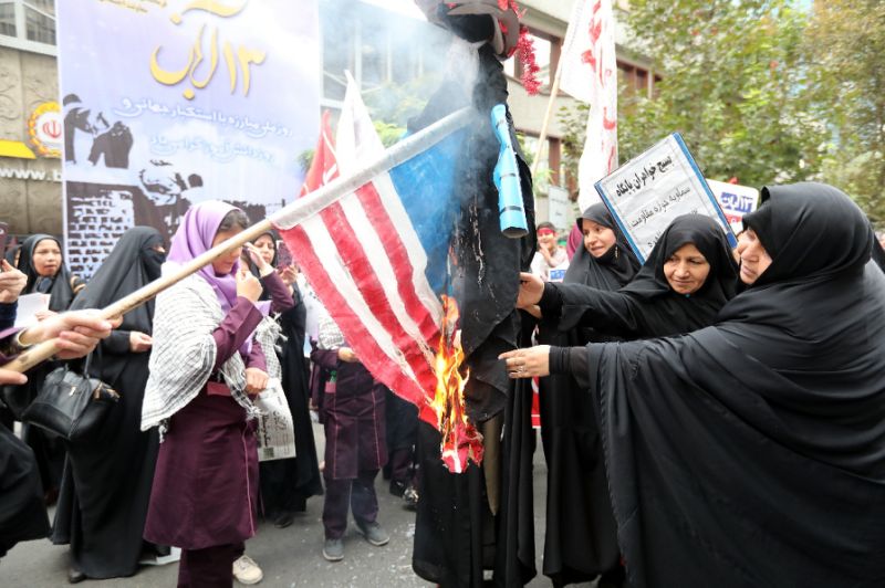 Iranianos protestam contra sanções norte-americanas