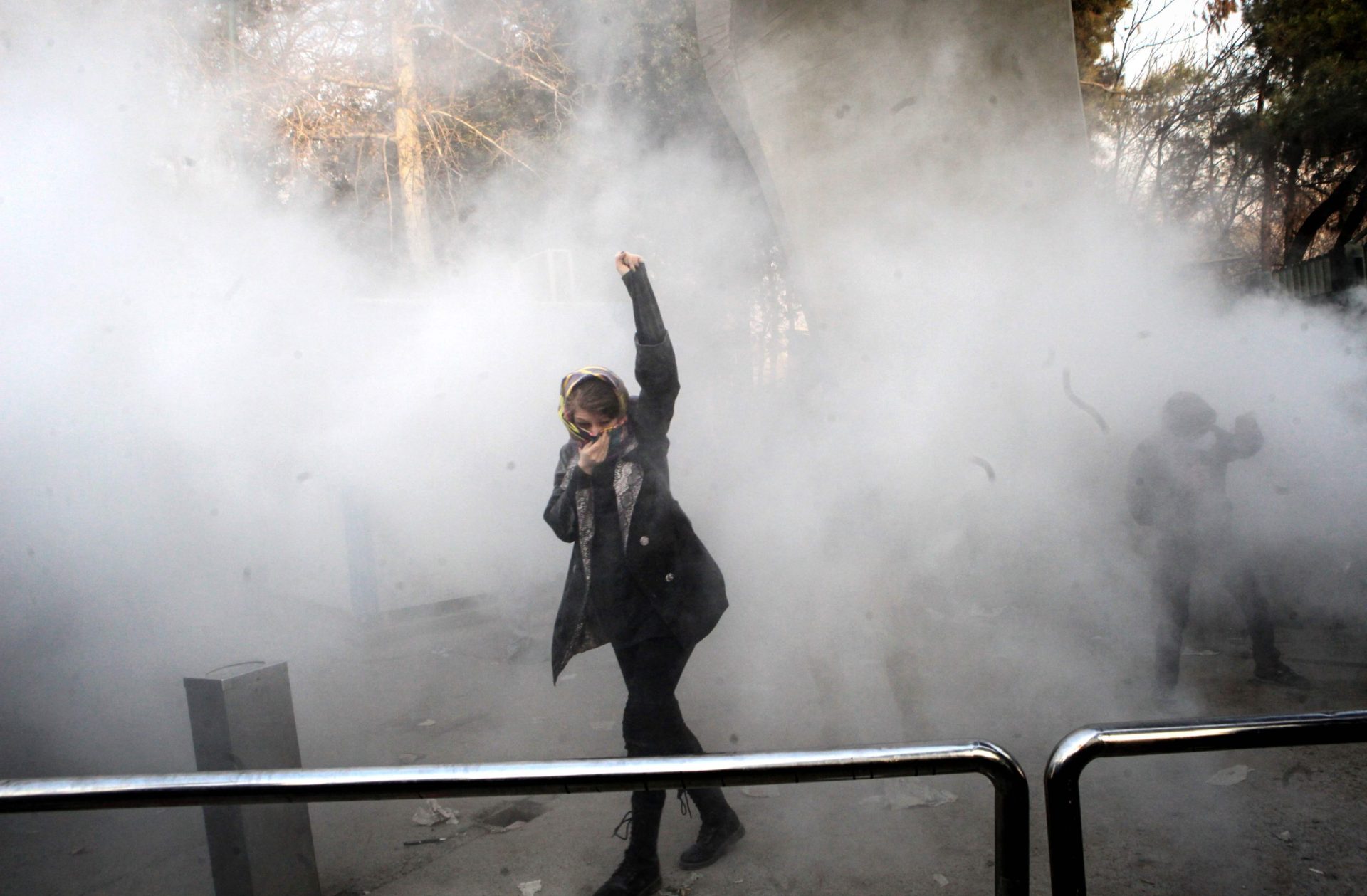 Irão. Dez mortos e mais de 200 detidos em protestos antigoverno