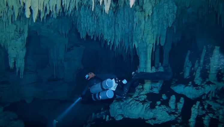 Mergulhadores descobriram maior gruta subaquática do mundo |VÍDEO