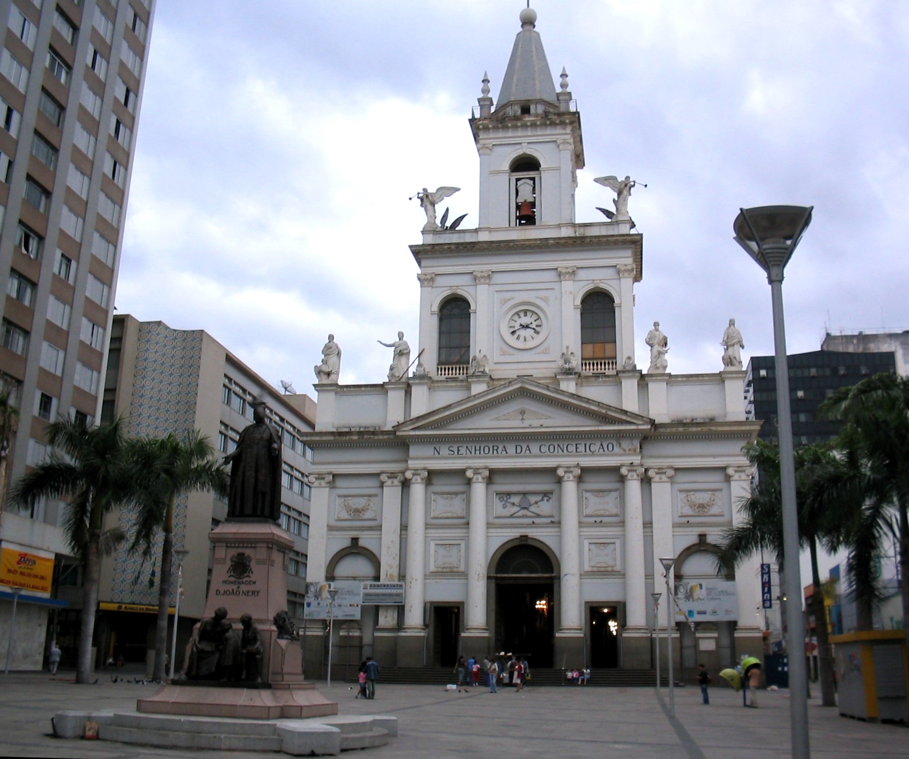 Cinco mortos em ataque a igreja de Campinas