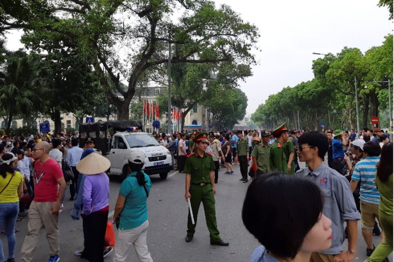 Vietname. Polícia à procura de ativista pró-democracia que fez publicações no Facebook