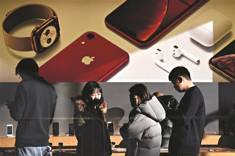 China proíbe venda de iPhones e acerta em cheio na Apple