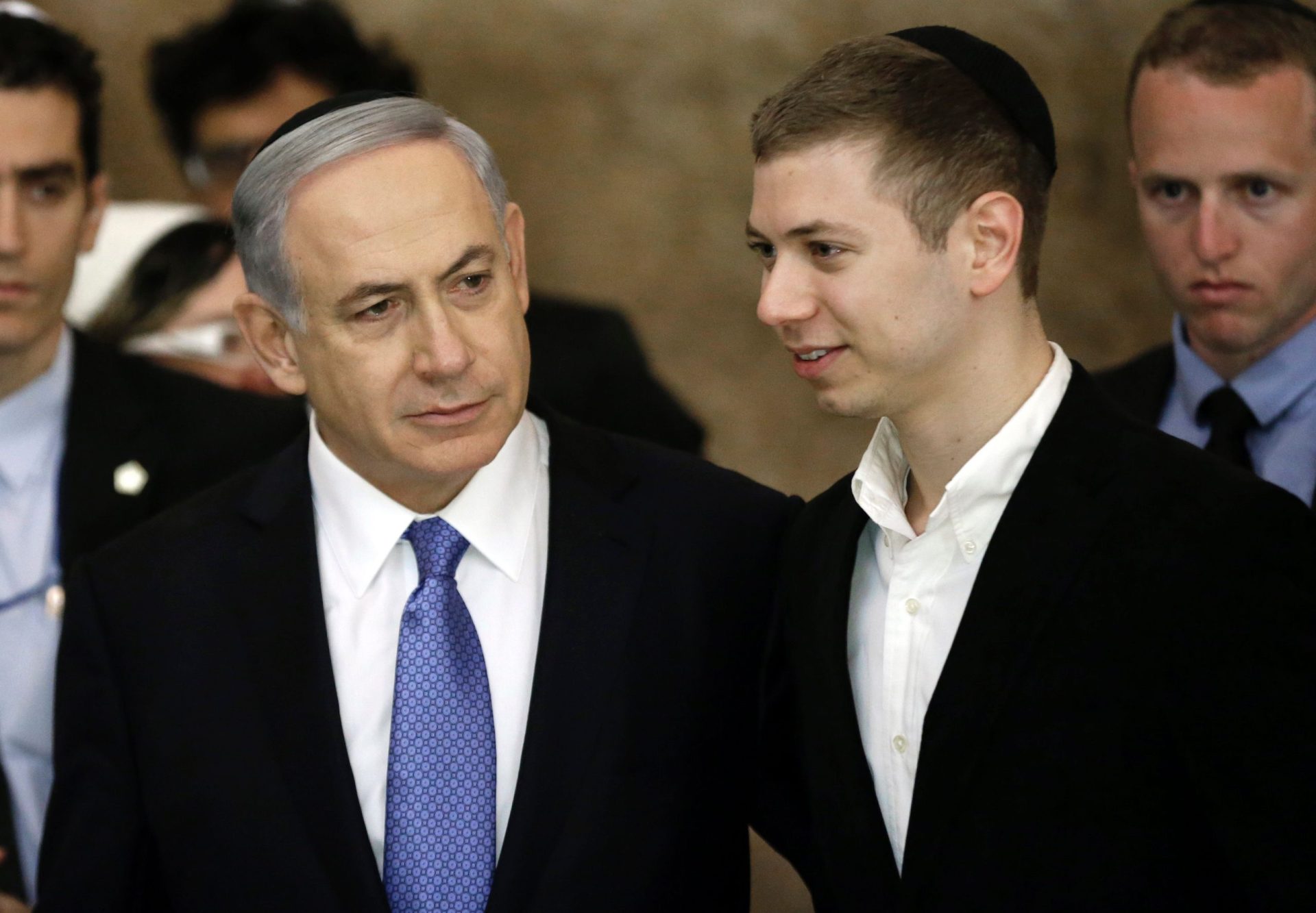 Israel. Filho de Netanyahu banido do Facebook por comentários racistas