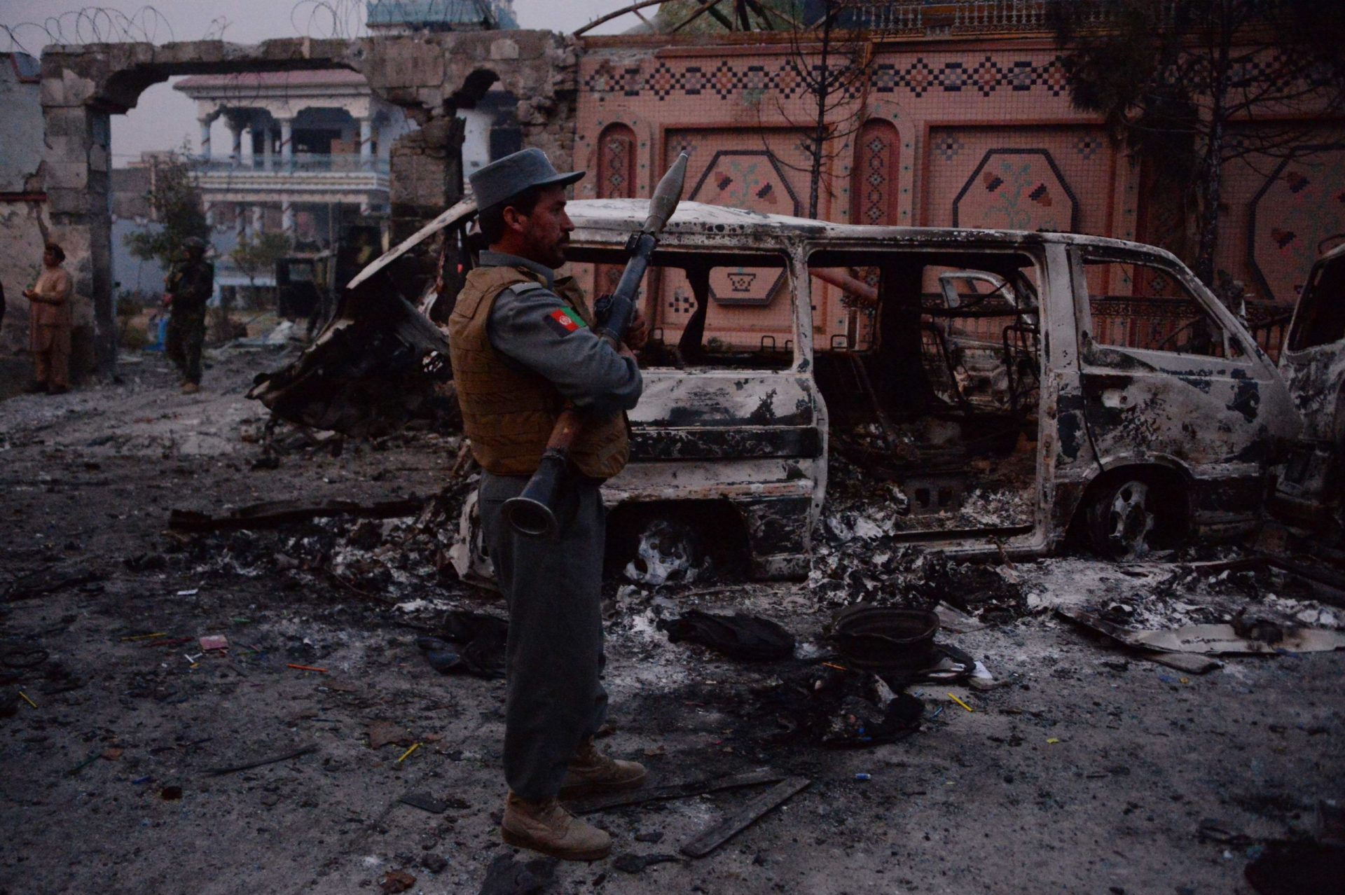 Jalalabad. Daesh ataca instalações da ONG humanitária Save The Children