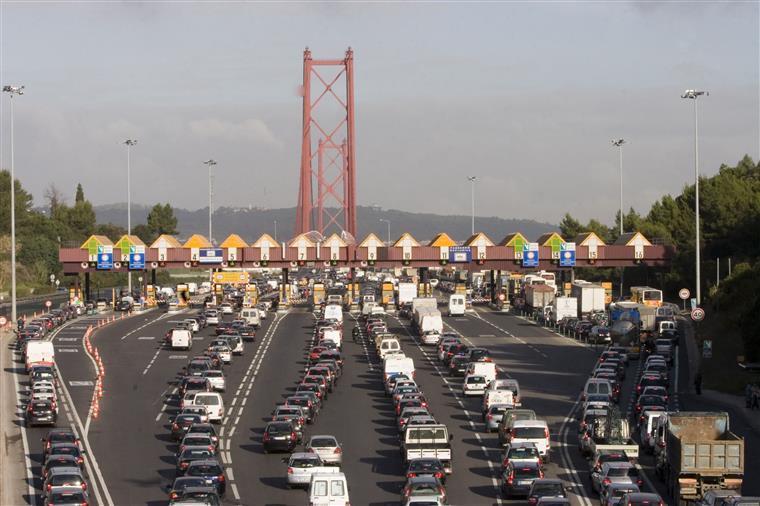 Acidente na Ponte 25 de Abril está a condicionar acesso a Lisboa