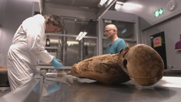Curiosidades. A múmia de Basileia é a octa-avó de Boris Johnson