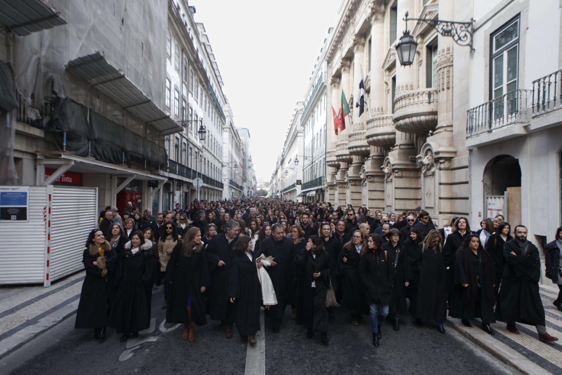 Centenas de advogados e solicitadores manifestaram-se em Lisboa