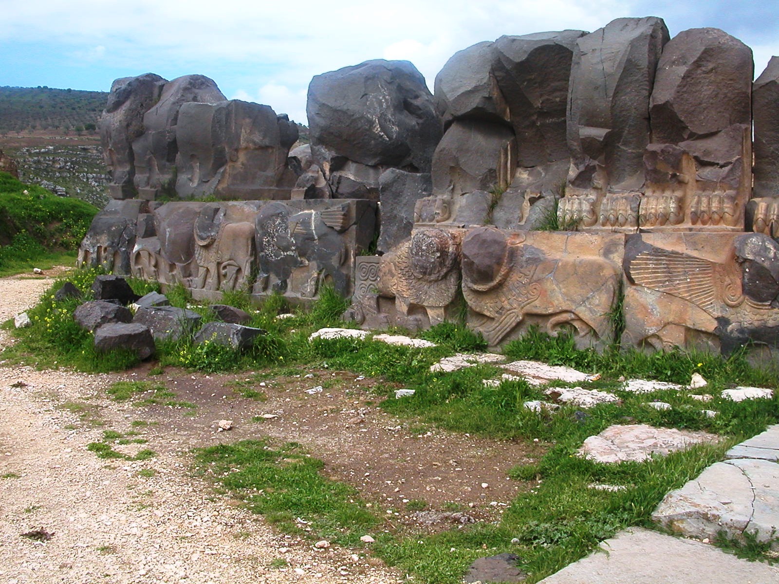 Turcos destroem monumento com 3000 anos