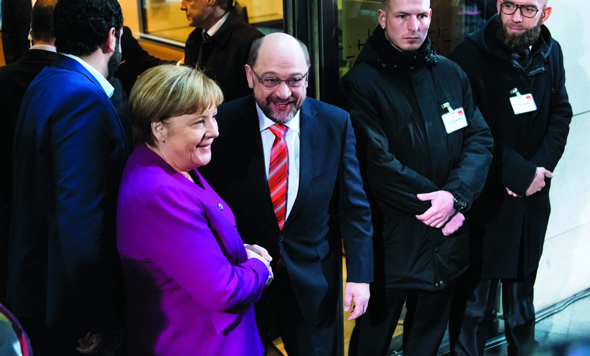 Merkel e Schulz principiam conversas para resgatar a Alemanha