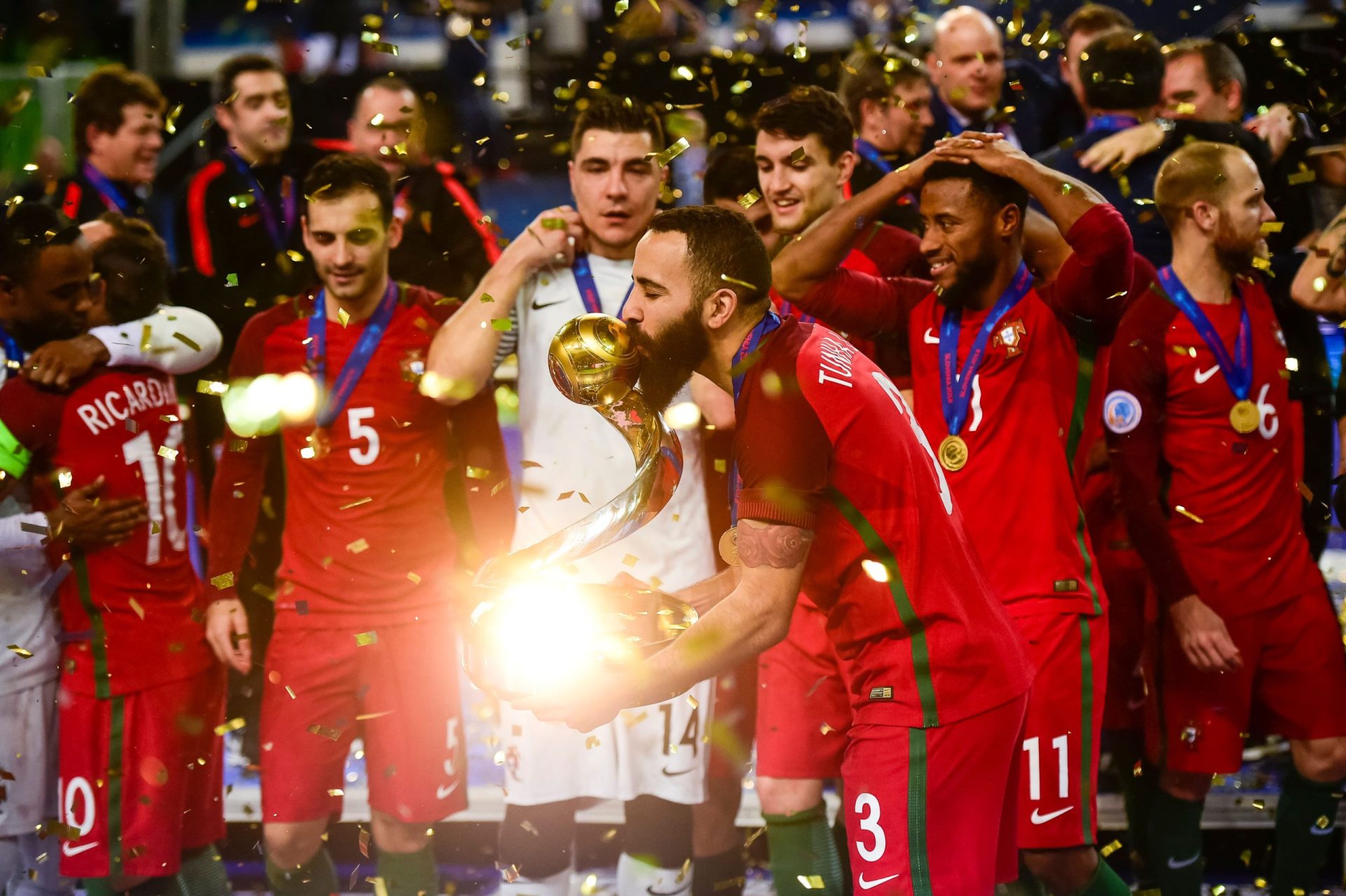Portugal é campeão europeu de futsal. Veja as melhores imagens da festa