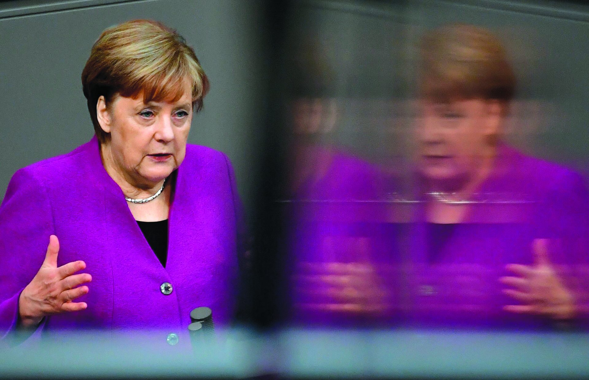 Alemanha. Merkel navega de novo uma maré europeia