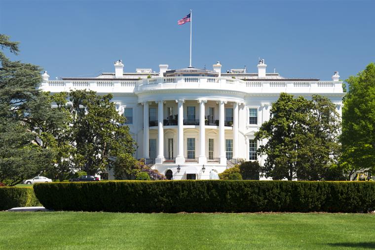 EUA. Casa Branca em alerta depois de carro colidir com barreiras de segurança