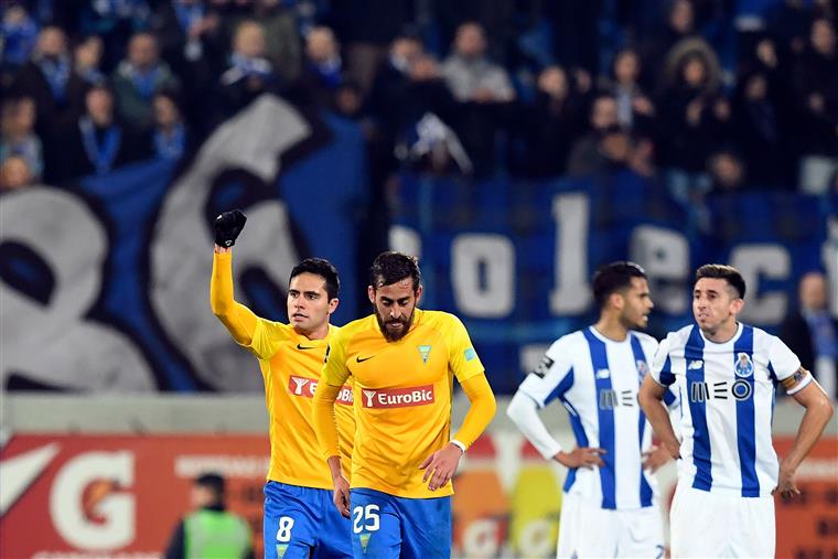 Estoril abre inquérito a jogadores devido à atitude no jogo frente ao FC Porto
