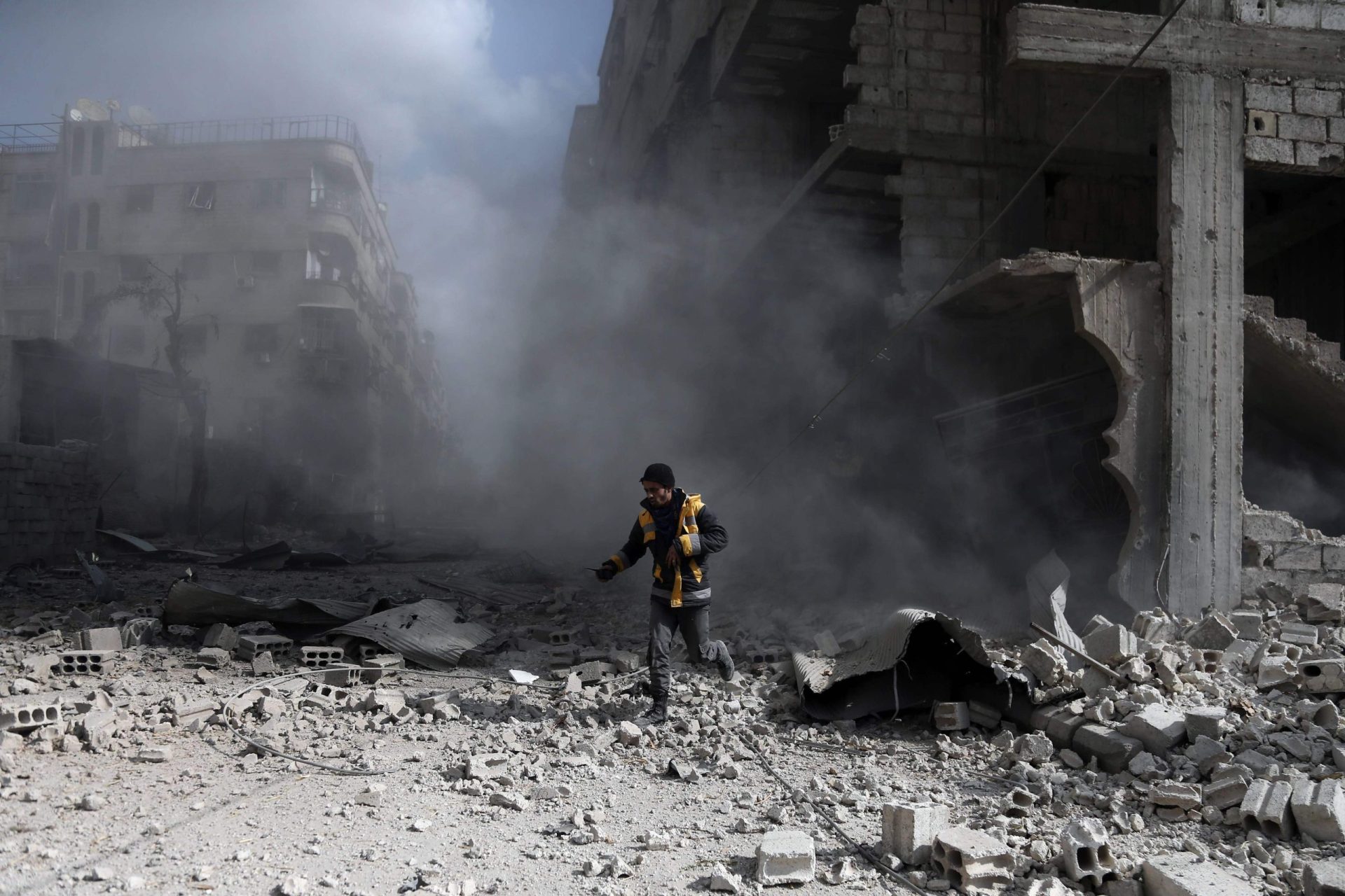 Forças do governo sírio voltam a bombardear Ghouta Oriental