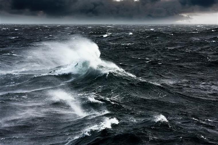 Mau tempo volta com chuva, ventos fortes e agitação marítima