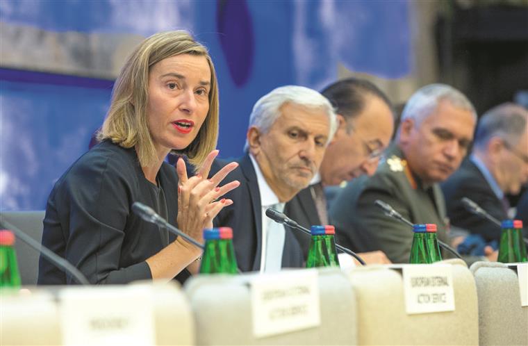 Mogherini apela ao cessar-fogo na Síria