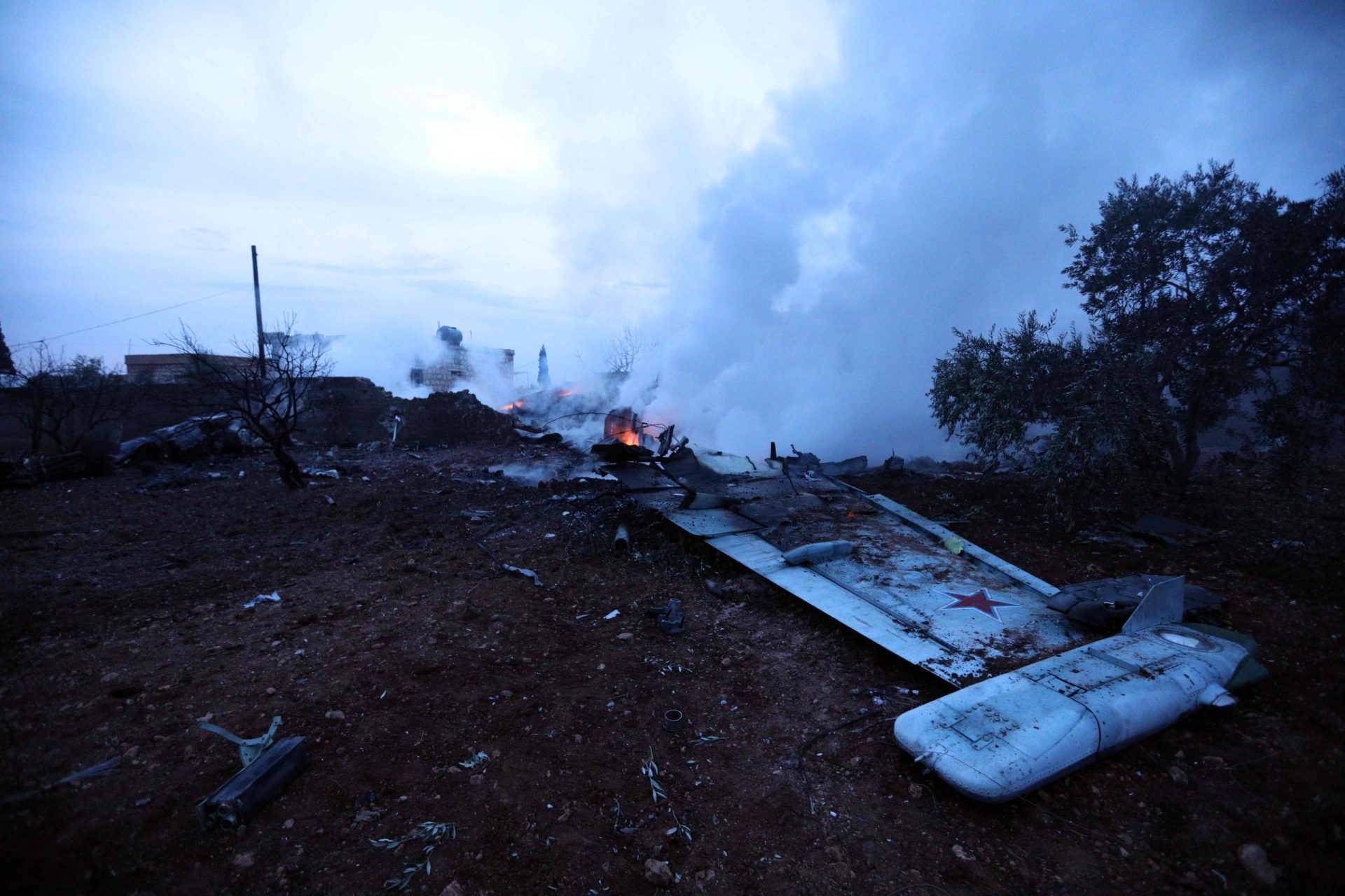 Piloto é morto depois de grupo rebelde abater caça russo na Síria