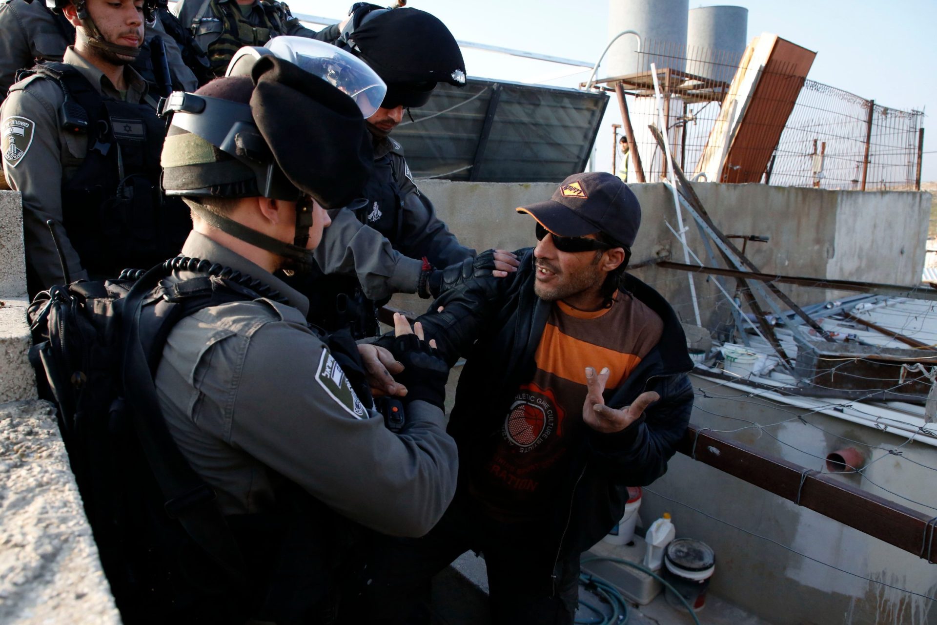 Israel lança ultimato: prisão &#8220;indefinida&#8221; ou deportação para um país desconhecido