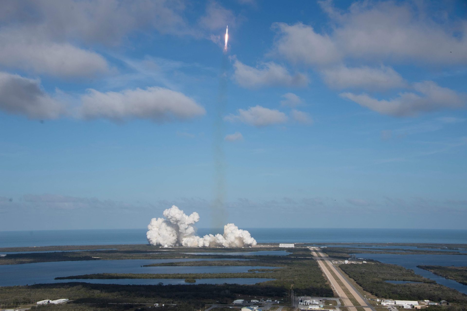 Falcon Heavy lançado e reutlizado com sucesso