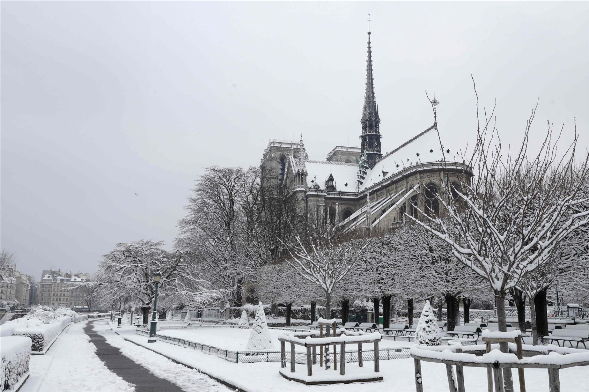 Nevão em Paris obriga ao cancelamento de mais de 200 voos