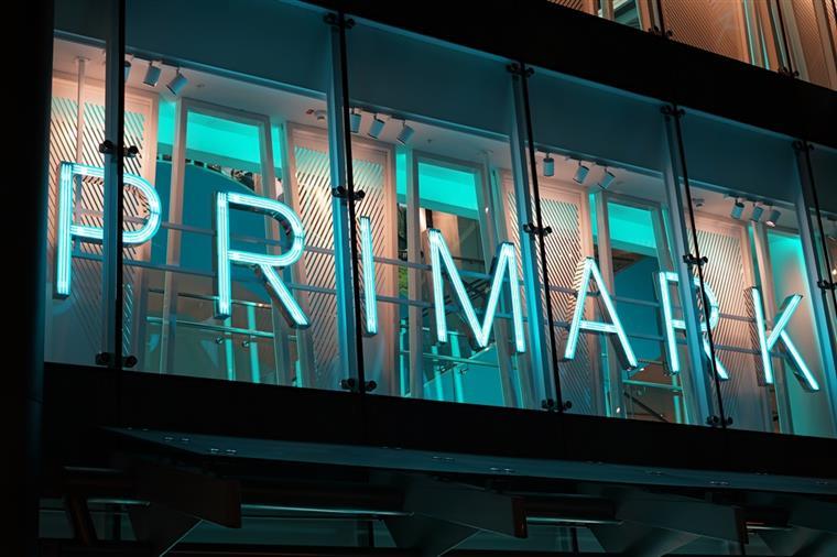 Risco de incêndio leva Primark a retirar produtos das lojas