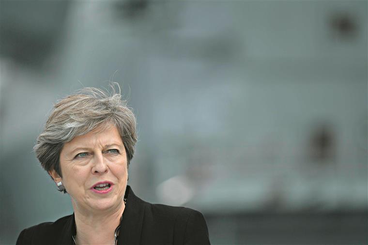 Inglaterra. Theresa May não recua no ataque à Rússia