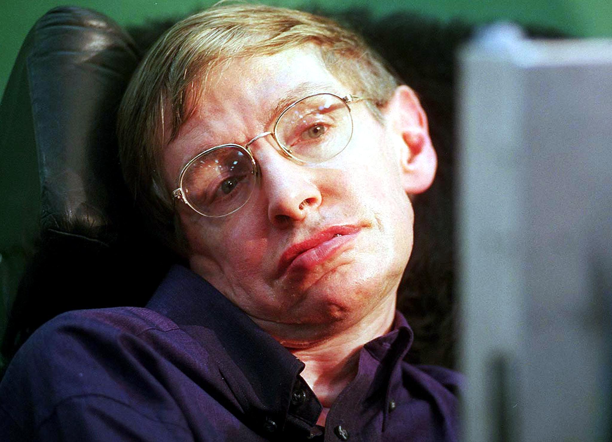 Cinzas de Stephen Hawking vão ser enterradas ao pé dos túmulos de Newton e Darwin