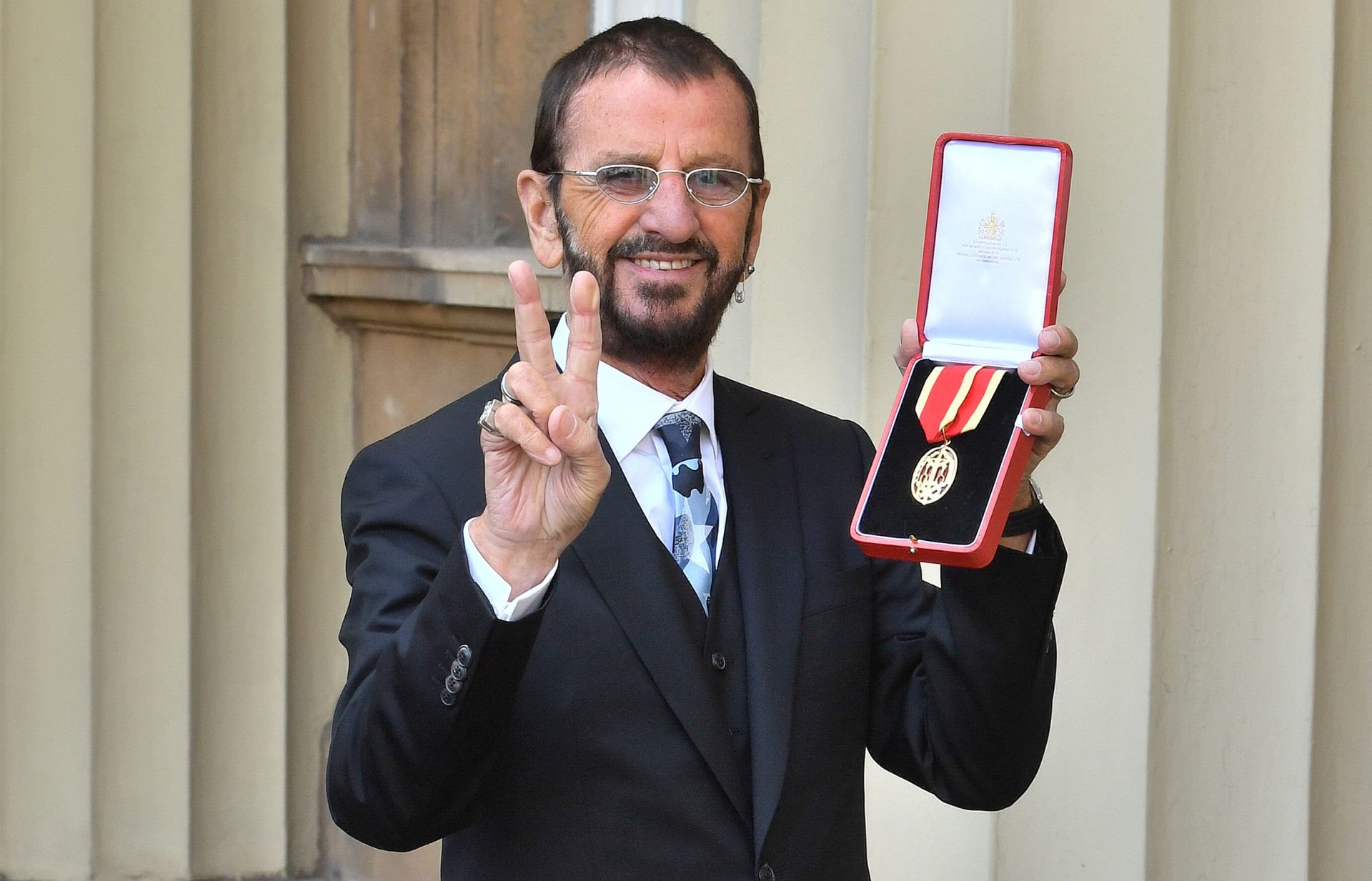 Ringo Starr nomeado Cavaleiro de Ouro