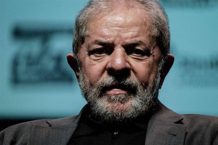 Brasil. Supremo suspende prisão imediata de Lula da Silva
