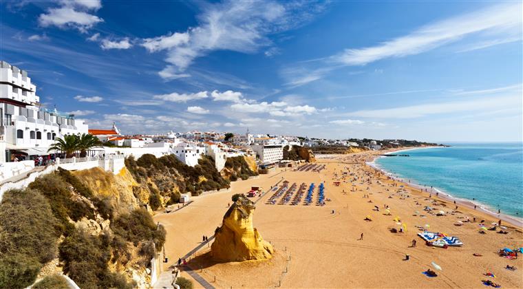 Hotéis no Algarve sobem preços para afastar finalistas