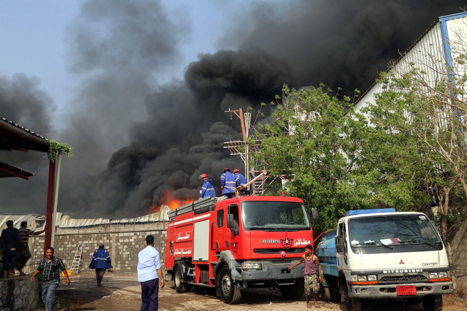 Iémen. Incêndio destrói armazém de alimentos para vítimas da guerra