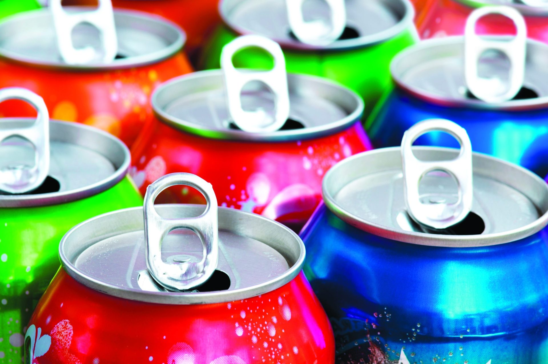 Sabe o que duas latas de refrigerantes por dia fazem ao seu corpo?