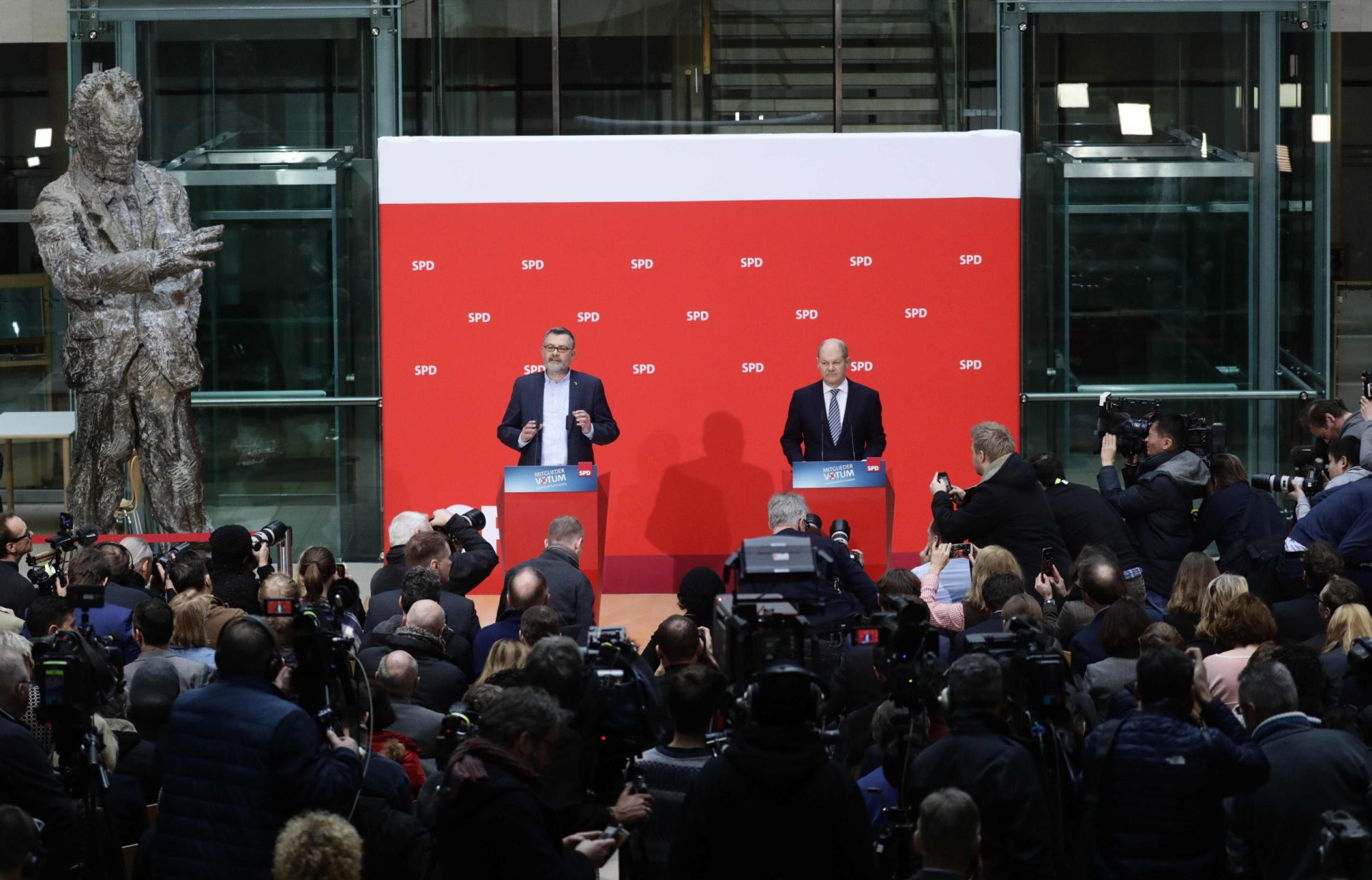 Alemanha. SPD aprova coligação com Merkel