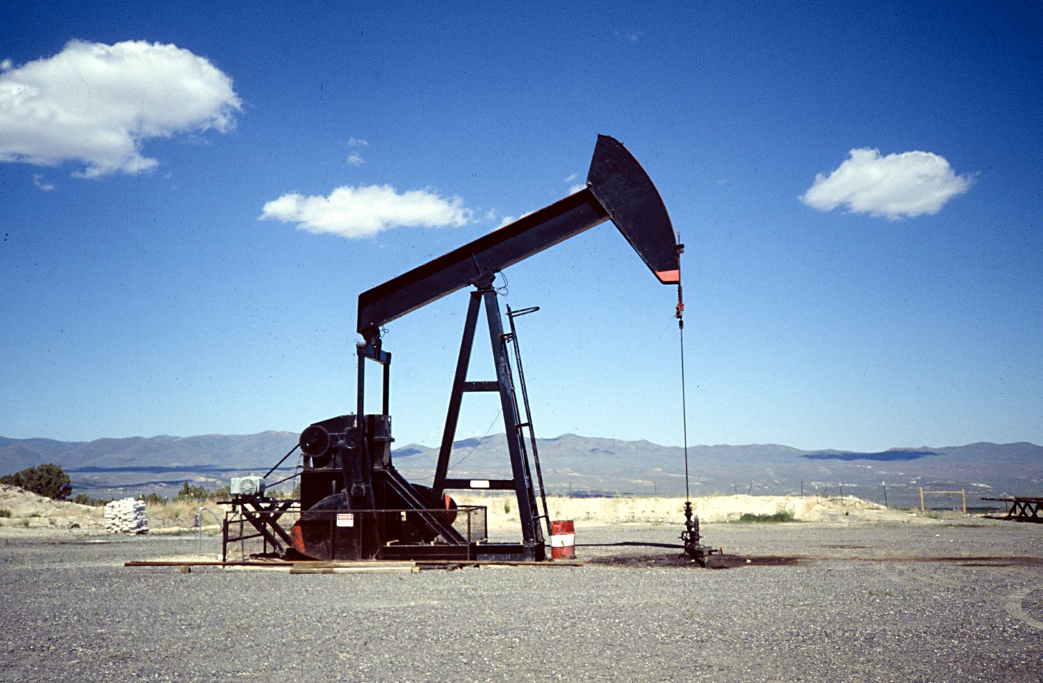 Petróleo valoriza e recupera valores de 2014