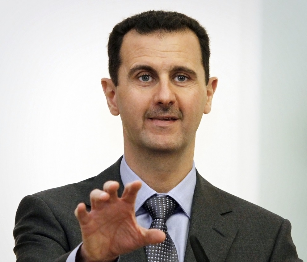 Vídeo mostra momento em que Assad entra calmamente no seu gabinete depois dos ataques