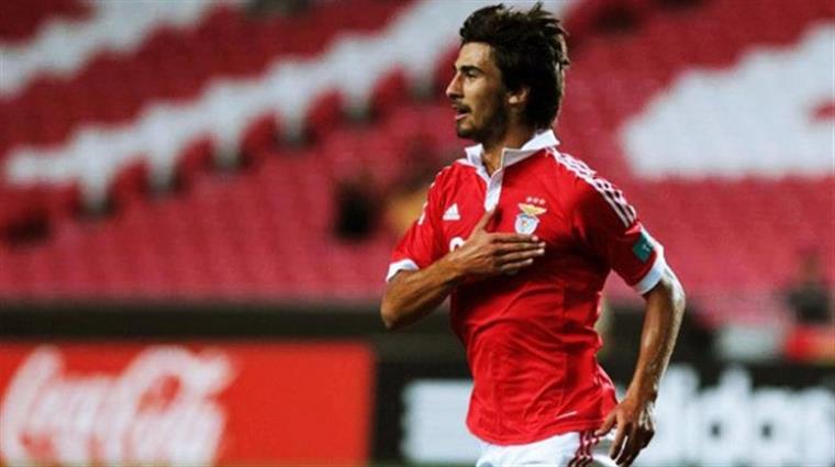 FIFA multa Benfica e Sporting