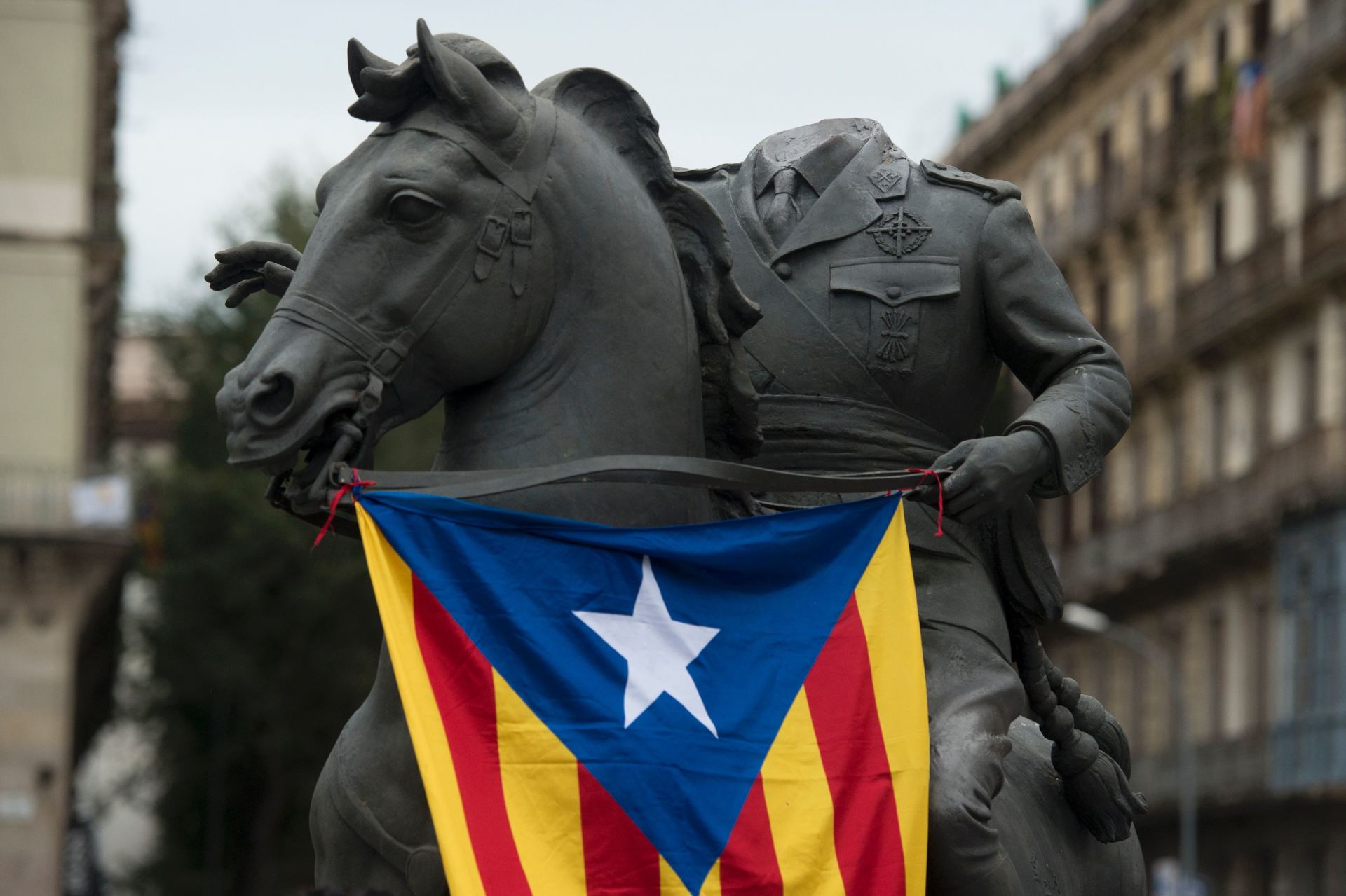 Espanha. Madrid tenta retirar nomes de franquistas das ruas