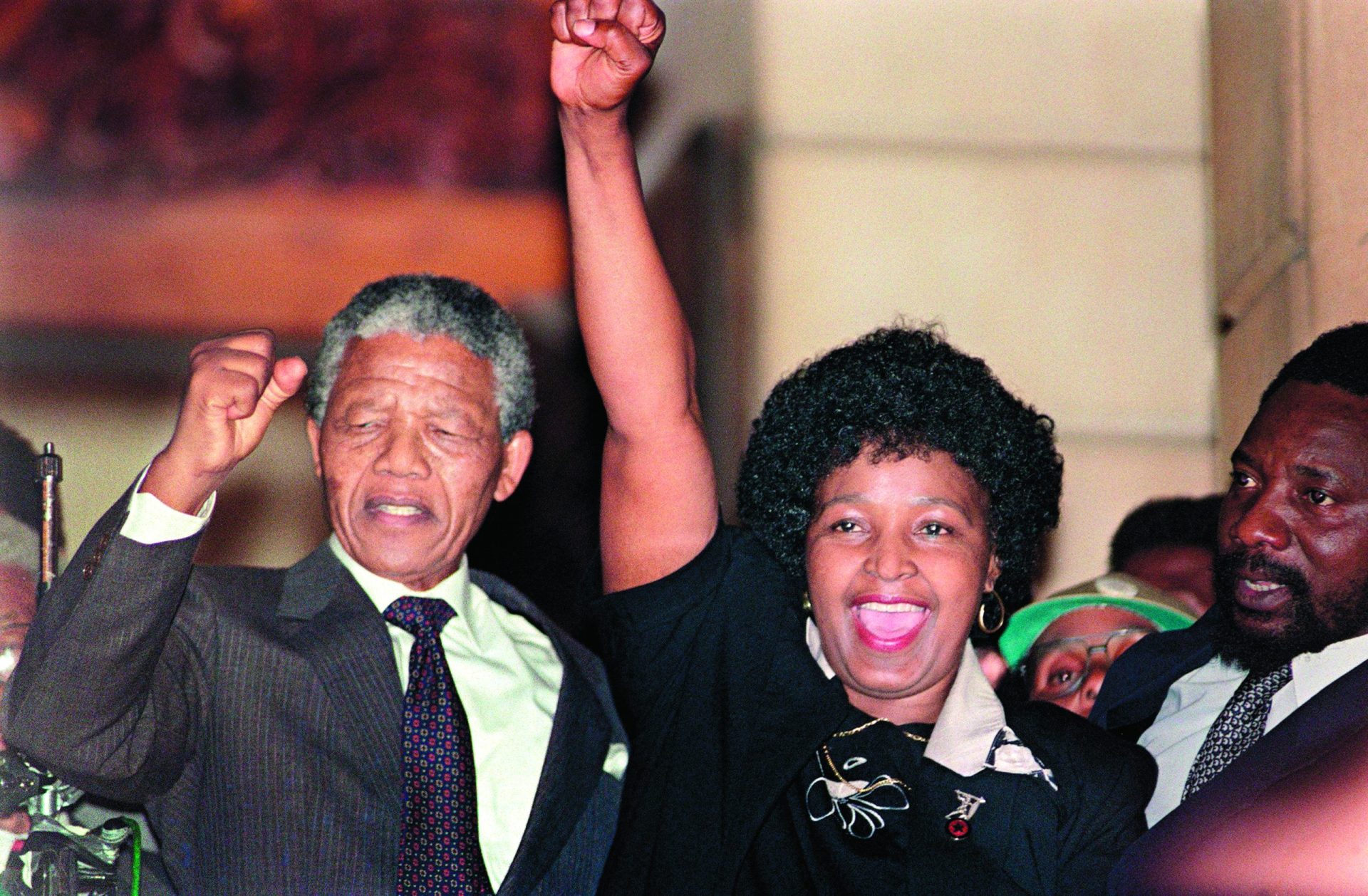 De mãe da pátria a rufia. Winnie Mandela ou uma biografia de sombras